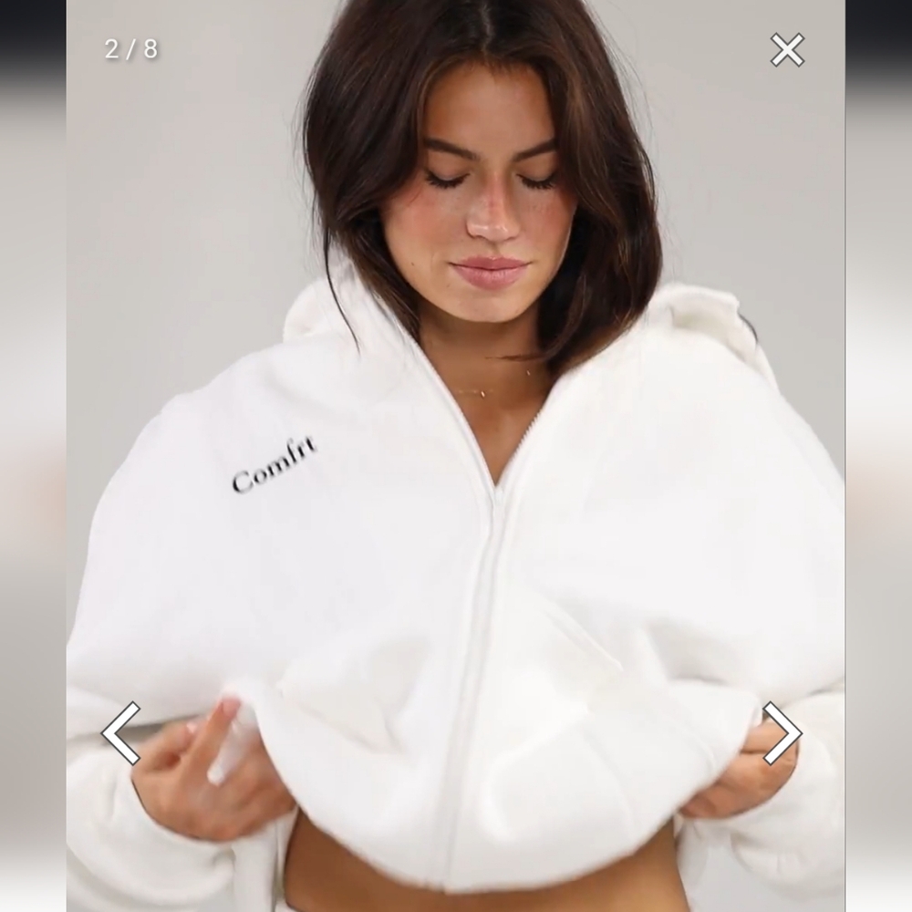 Oversized White Hoodie Sweatshirt with Relaxed Fit - Picture 4 of 5